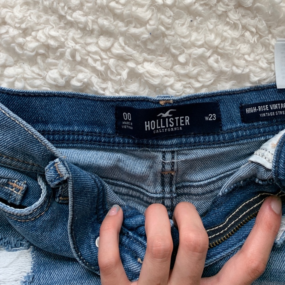 HOLLISTER HIGH RISE VINTAGE SHORTS - Picture 2 of 3